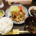 家庭料理居酒屋 よってって - ♪豚肉のにんにく醤油定食¥500