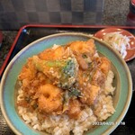 天康 - かき揚げはまあまあ大きくて、ブロッコリーの天ぷらがちょこん。1部生でしたが、1.100円也