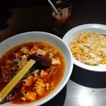上海華龍 - 【2023.4.25(火)】本日の日替わり①(マーボーラーメン&半チャーハン)900円