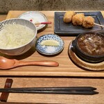 串処小林 - 〆のお食事：ミルフィーユカツ 土手煮 白米 キャベツ