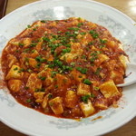 玉林酒家 - 麻婆豆腐＋ライス大盛り（７２０円＋２１０円）です。２０１３年７月