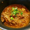中目黒炭火焼ホルモンまんてん - たっぷり煮込んだ 牛タンカレー、スープと小鉢付き、ご飯大盛り 100円
