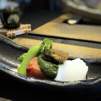 日本料理 TOBIUME - ＊彩りから春を感じ、。甲烏賊やアスパラ、トマトも甘いこと。 木の芽味噌が、とても美味しい。