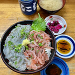 にし与 - 駿河丼1450円に白シジミ汁と漬物にポン酢が付きます