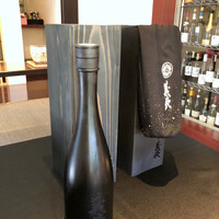 日本料理 TOBIUME - ◎義侠（2001）･･箱から豪華、西陣織の巾着に入っています。 20年熟成酒で、ナンと12万円（税抜）だそう。(≧◇≦)｡勿論入手困難品。