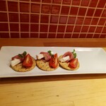 7FUKU - クリームチーズとサラミクラッカー(既に1個食べてますŧ‹”ŧ‹”( ‘ч’ )ŧ‹”ŧ‹”)