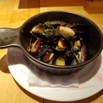 7FUKU - ムール貝の白ワイン蒸し