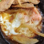 Kamon - 豚生姜焼の目玉焼き