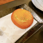 居酒屋・焼き鳥 ぢどりや - チーズコロッケ（１つ食べた）