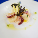 トゥールダルジャン 東京 - ブルターニュ産オマール海老と帆立貝の薔薇仕立て
                                