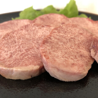 焼肉萬福 - 料理写真:大人気 数量限定、厚切り牛上タン塩 3,280円