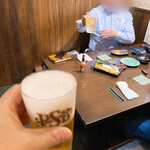 三酉屋 - 背後のテーブル席で飲んでいたパイセン達