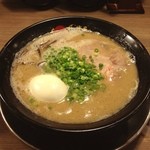 博多 一幸舎 博多デイトス店 - 一幸舎@博多駅で味玉ラーメン。こってり豚骨がバリうま。