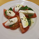 庵タンドール - トマトとモッツァレラのコンビ800円