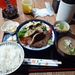 ナカガワ☆スエ食堂 - 炭火焼き豚ロース定食1400円