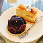 ガトー・ド・ボワ A LA MAISON - 手前アンブロワジー　奥キャラメルポワール