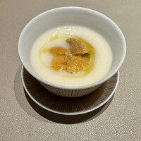 スガラボヴィー - 新玉ねぎのスープに根室の雲丹