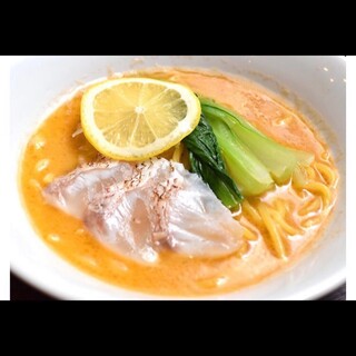 愛媛県宇和島産の真鯛ラーメン