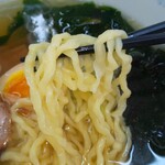 ケラン - 醤白らーめんの自家製平打ち中太縮れ麺(R5.4.25撮影)