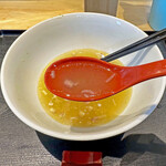 超純水採麺 天国屋 - 「焙煎うるめ煮干し」の香ばしくて芳醇な旨味がとても美味しいスープ