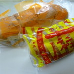 酒田木村屋 - パッケージがレトロ。今回はピーナッツとメンチカツハーフを