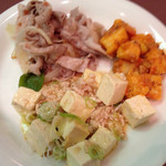 EDEL - 豚とタマネギ、ポテトのミートソースがけ、麻婆豆腐