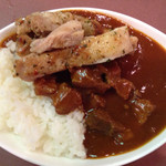 カフェ&ダイニング エーデル - カレーにチキンをトッピング