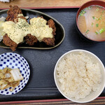 静岡郷土料理 やきとり 丸鶏HAKOZAKI - 2023/04/25
            タルタル唐揚げ定食 大飯 1,133円→993円
            ✴︎ライスお代わり可
            ✴︎食べログ限定Tポイント 140p利用