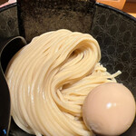 麺屋 周郷 - 芸術的な麺。煮卵