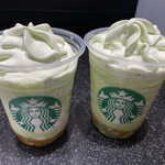 スターバックス コーヒー  - メロンフラペチーノ700円左が中にホイップ入り