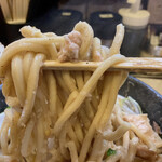 麺座ぎん - しっかり混ぜ込んで麺アップ