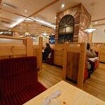 Komeda Ko-Hi-Ten - 広々とした店内