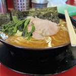 豚骨醤油ラーメン 王道家 - ラーメン•大盛