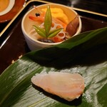 Inaho - 手前は鯛のお寿司