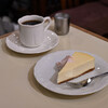 アロマ珈琲 - 料理写真:ケーキセット＠税込850円：ニューヨークチーズケーキ＆ホットコーヒー
