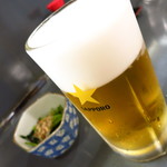 酒亭 玉河 - サッポロ生ビール（中）500円