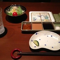 北新地　串かつ凡 - 最初は これでスタート たれ が豊富