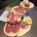 和牛放題の殿堂 宇田川町 肉屋横丁 - 