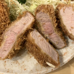 とんかつ燕楽 - ヒレカツ　岩塩で食べるのがオススメ。