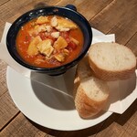 クラフトハウス トーキーズ - あさりとたっぷりの野菜を煮込んだニューヨークで親しまれるクラムチャウダー。