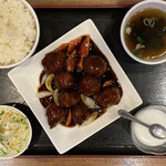 Uchino Gyouza Sakaba - 黒酢豚団子ランチ