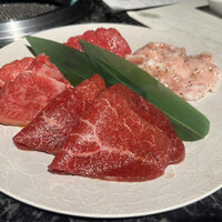 東京焼肉 一頭や コレド室町テラス店 - 松坂牛のカルビ、赤身等4種