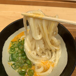 山越うどん - 釜玉うどん350円