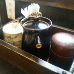 テーブルセット・七味・山椒・醤油・呼び出しボタン