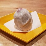 新地 やま本 - 貴重な苺を大福に。