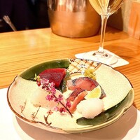 源勘 - 本鮪を含むお造り５点　岩塩かお醤油で