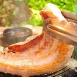 てじベジ - 豚肉は兵庫県を代表する豚肉『三田ポーク』を使用！環境・品質はもちろん、飼料から徹底的にこだわりぬいた安心・安全でおいしい豚肉です。