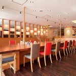 和食 舞 - 開放的で広々としたメインフロア