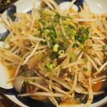 卓 - 豚もやし炒めその１