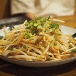 卓 - 豚もやし炒めその２